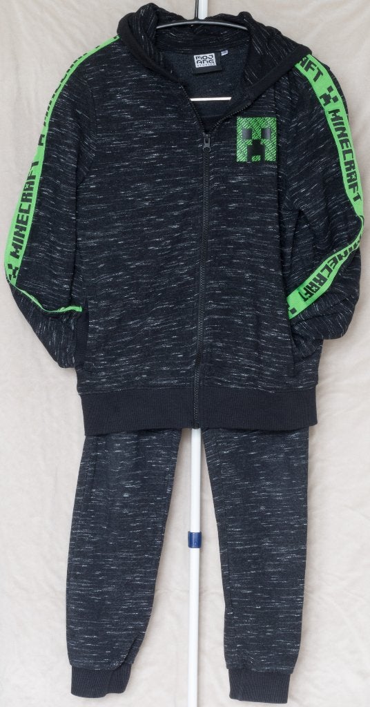 Joggingpak maat 146 Mojang studios, Sport- of Zwemkleding, Ophalen of Verzenden, Zo goed als nieuw, Mojang studios