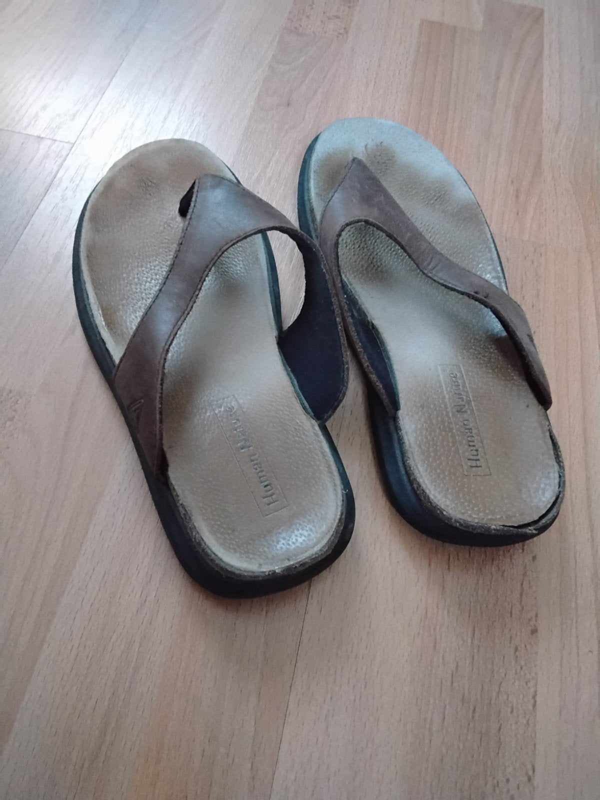 Teenslippers, bruin leer, maat 38 human Nature, Kleding | Dames, Bruin, Ophalen of Verzenden, Human Nature, Gedragen