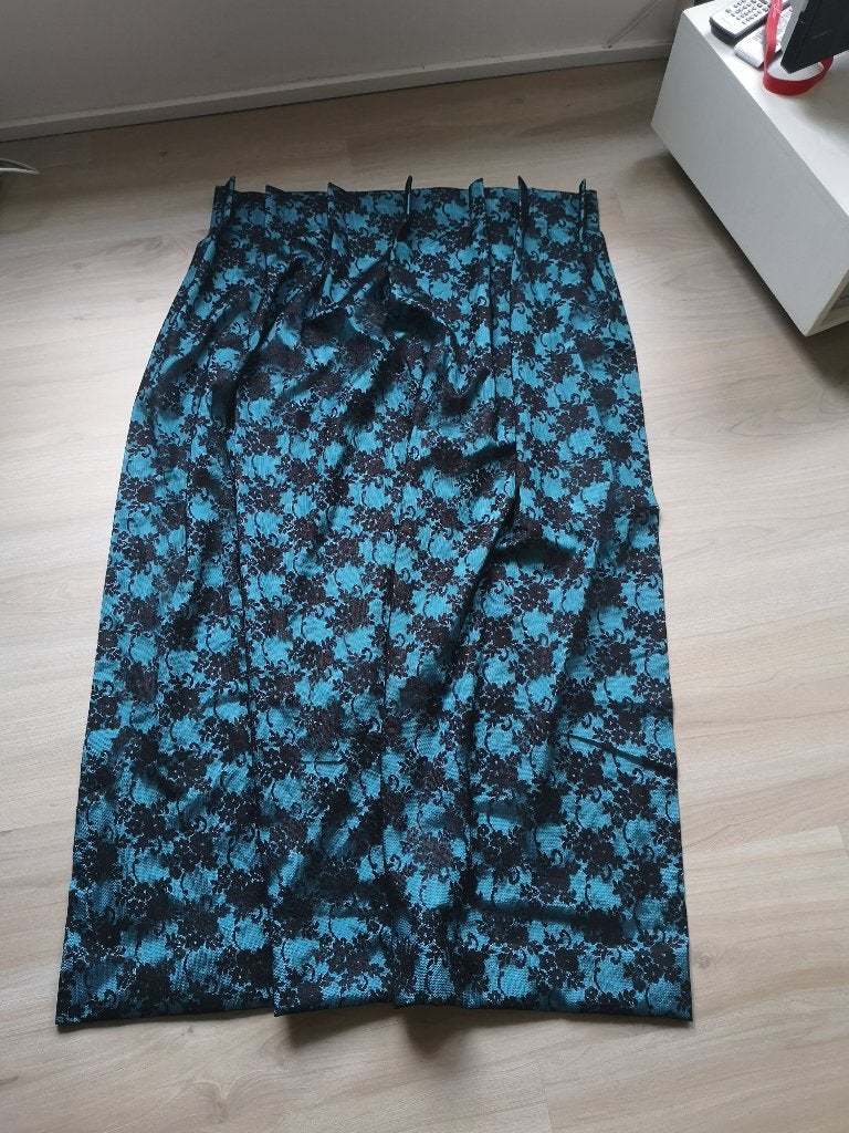 Super gaaf turquoise gordijn met kant, Huis en Inrichting, Met haken, 131 cm, Nieuw, Ophalen of Verzenden
