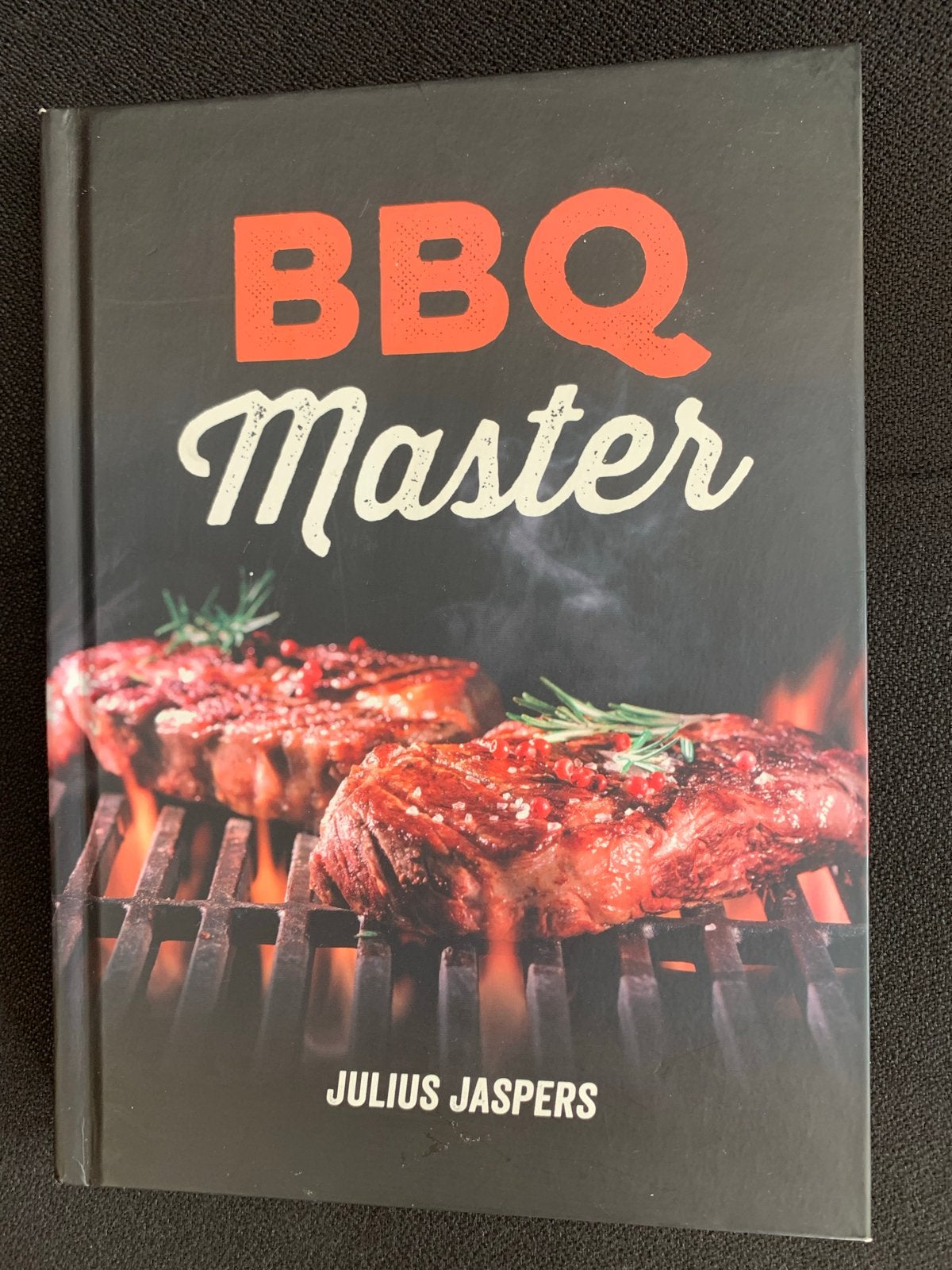 BBQ Master - Julius Jaspers (Kookboek), Boeken, Ophalen of Verzenden, Gelezen, Hoofdgerechten