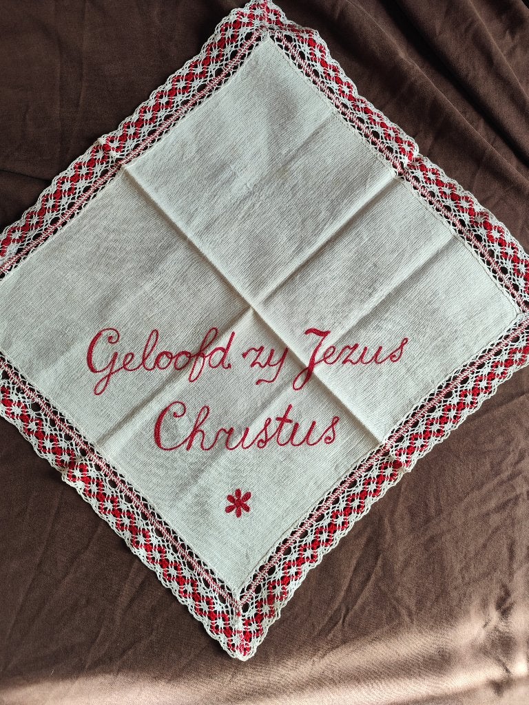 KERKELIJK TEXTIEL - KLEEDJE MET TEKST, Ophalen of Verzenden