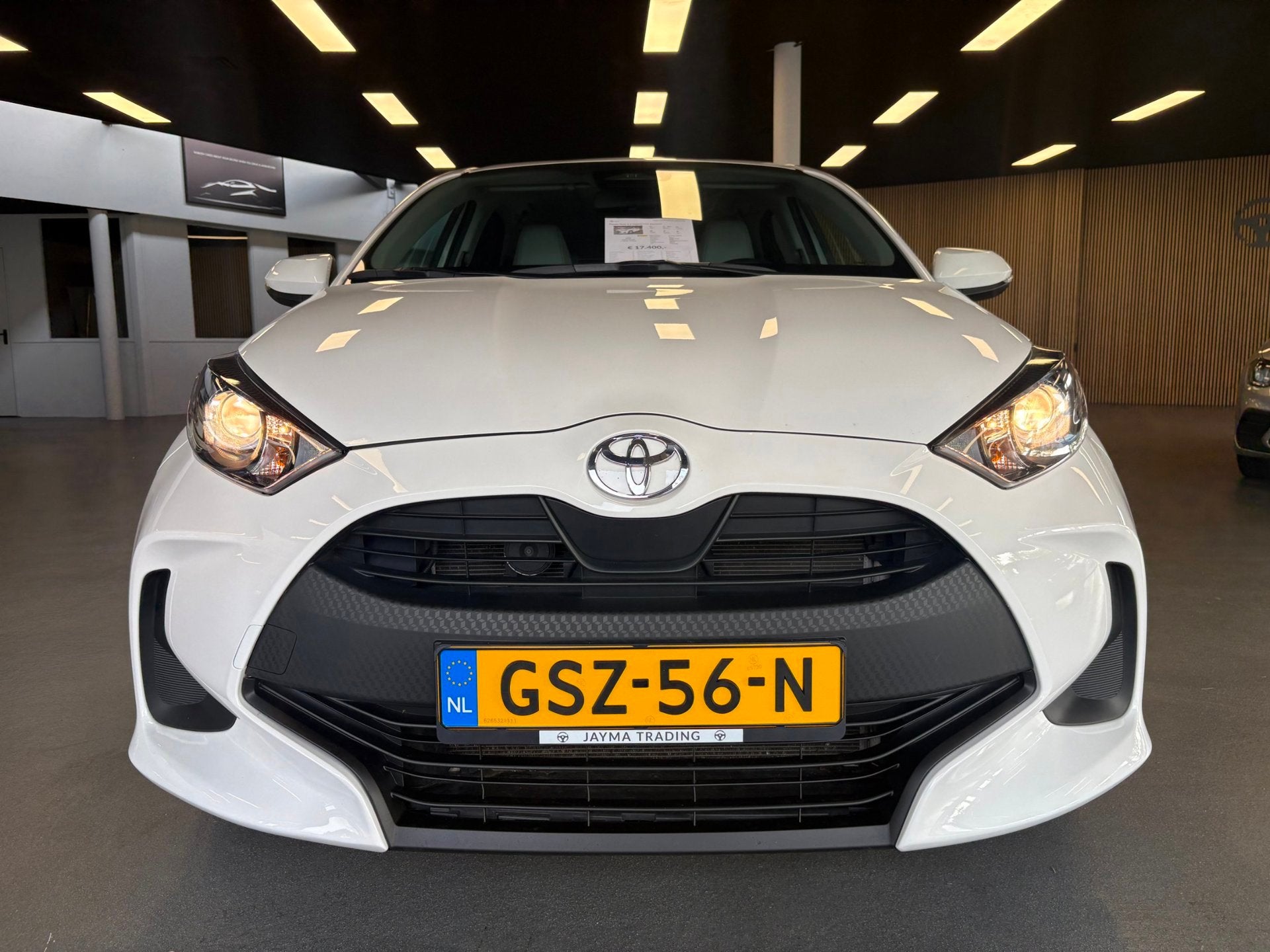 Toyota Yaris 1.5 Hybrid 115 Comfort, Auto's, Dealer onderhouden, 450 kg, Gebruikt, Euro 6