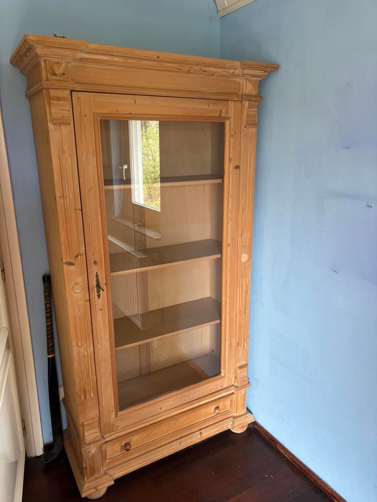 Vitrinekast grenen hout met glazen deur en lade kast vitrine, Ophalen, Gebruikt, 50 tot 100 cm, 150 tot 200 cm