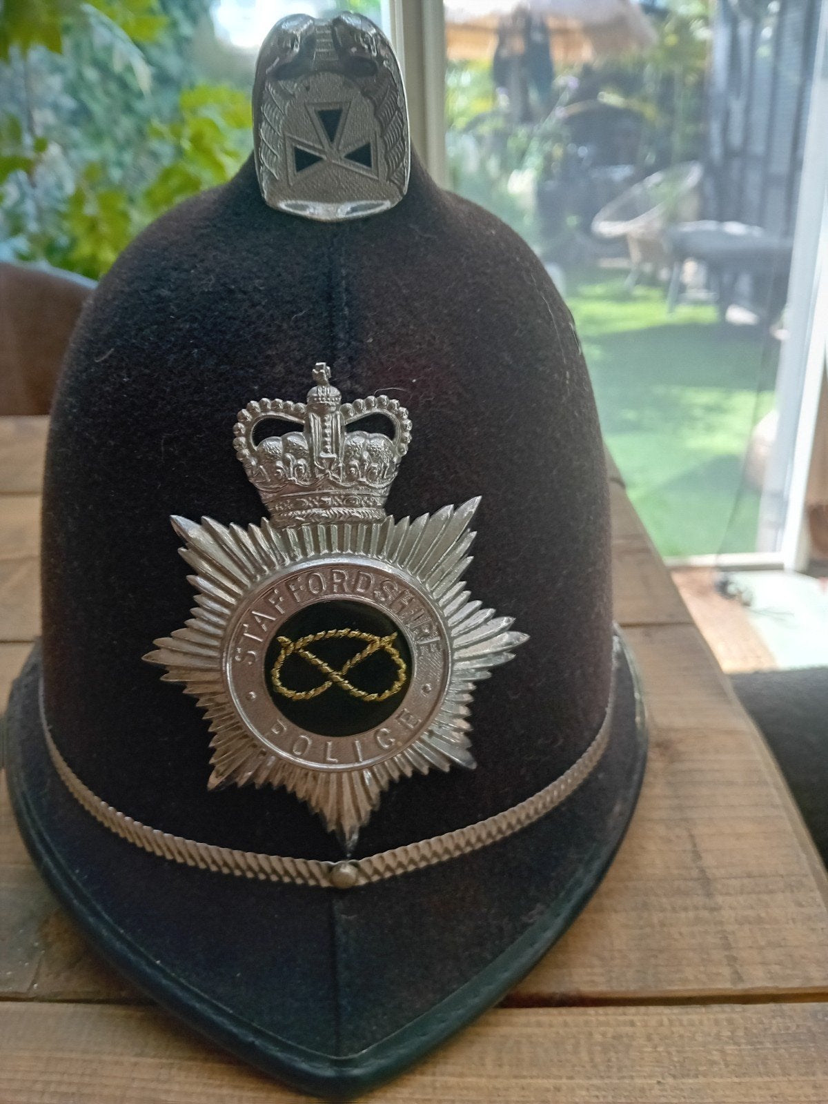 originele Britse staffordshire police custodian helm, Verzamelen, Ophalen, Landmacht, Engeland, Embleem of Badge