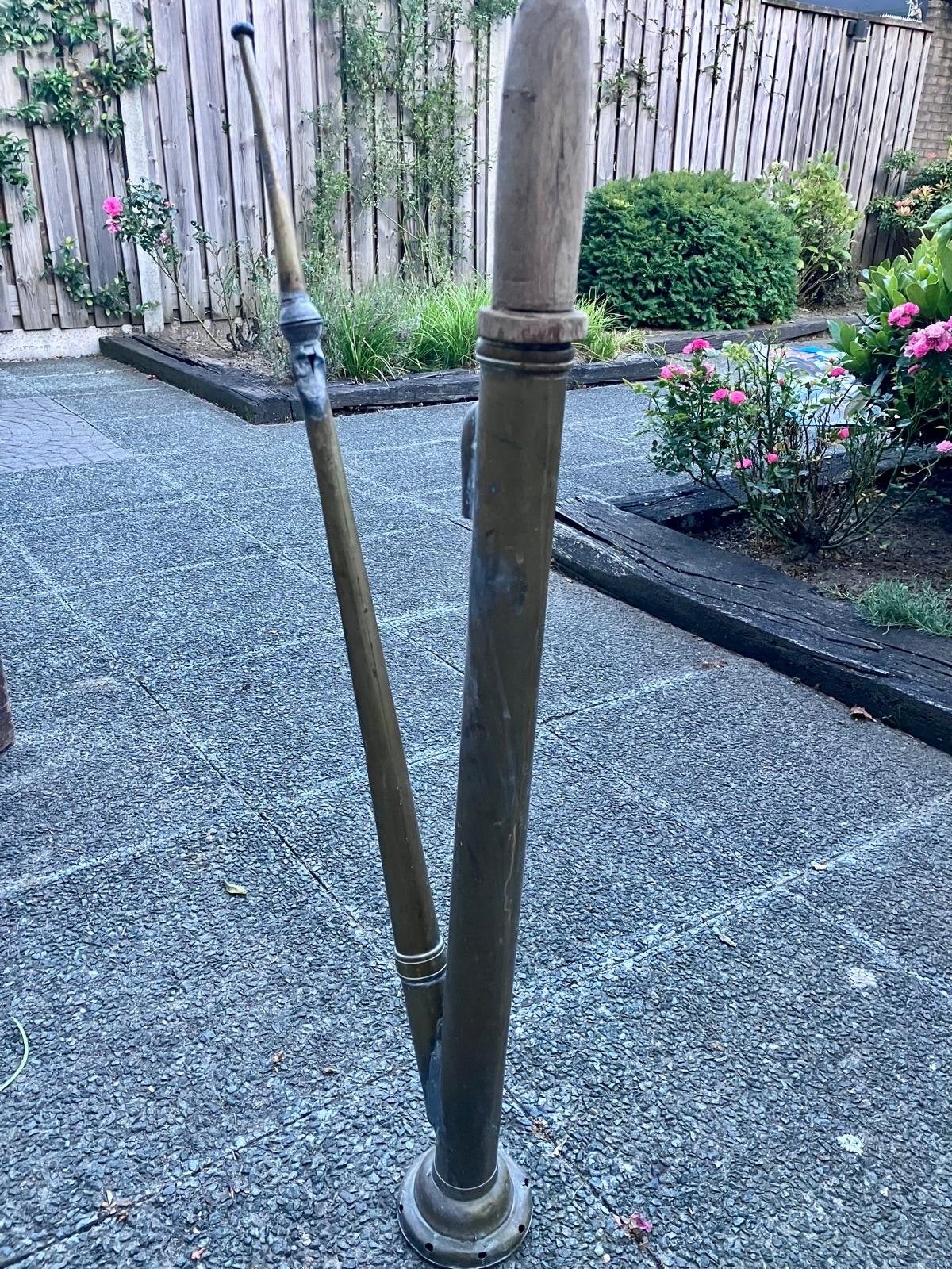 Antieke koperen waterpomp., Ophalen