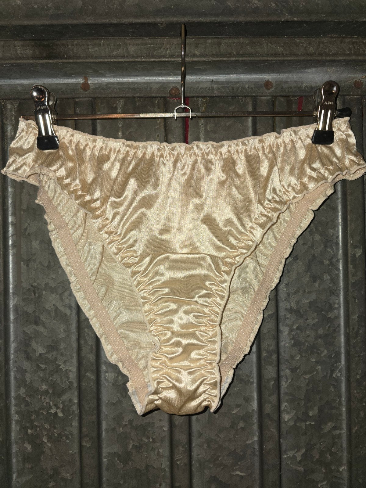 Satijnen slip in beige, Kleding | Dames, Ondergoed en Lingerie, Onbekend, Verzenden, Beige, Slip
