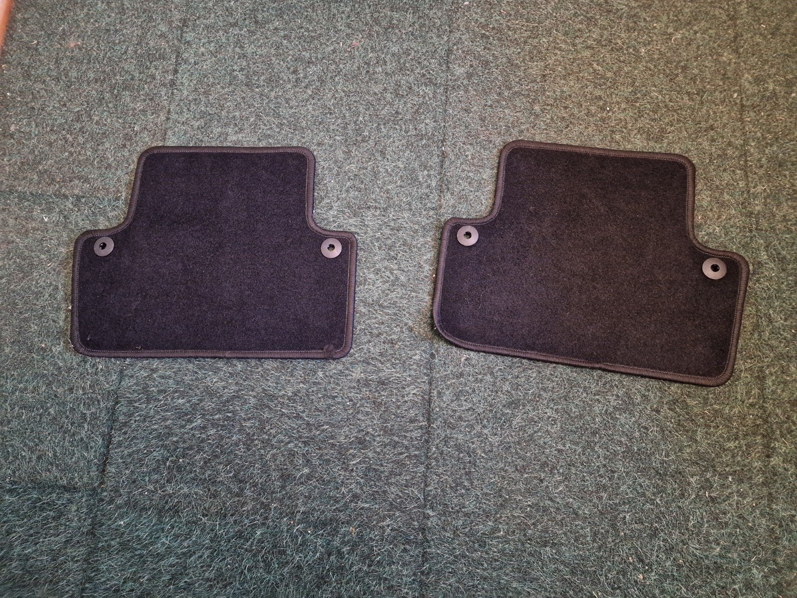 Originele Volvo V70 P2 Vloermatten (links + rechts achter), Ophalen of Verzenden, Gebruikt