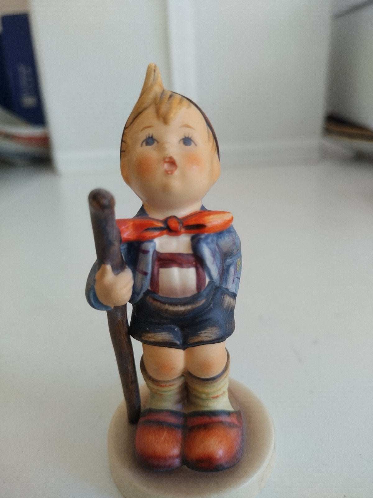 Vintage Hummel beeldje - Jongen met wandelstok, Ophalen of Verzenden, Nieuw, Hummel