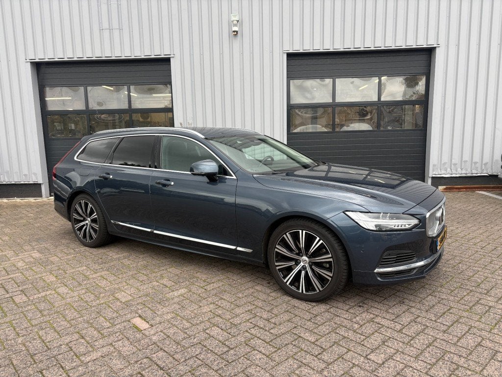 Volvo V90 2.0 T6 Recharge AWD Inscription Pano. I 360 cam I, Auto's, Automaat, 4 cilinders, Blauw, Plug-in hybride