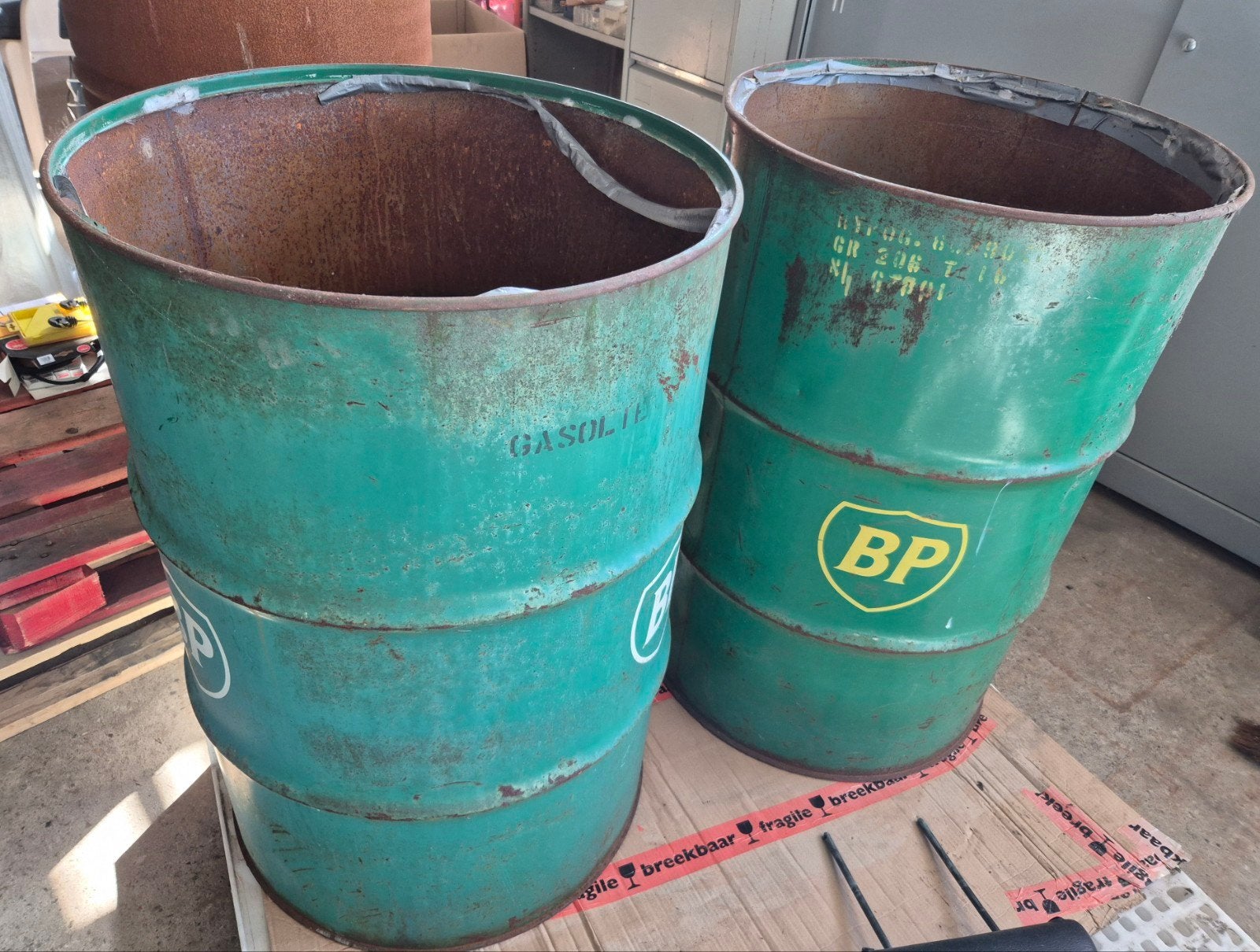 Planten bakken van olie ton, Ophalen