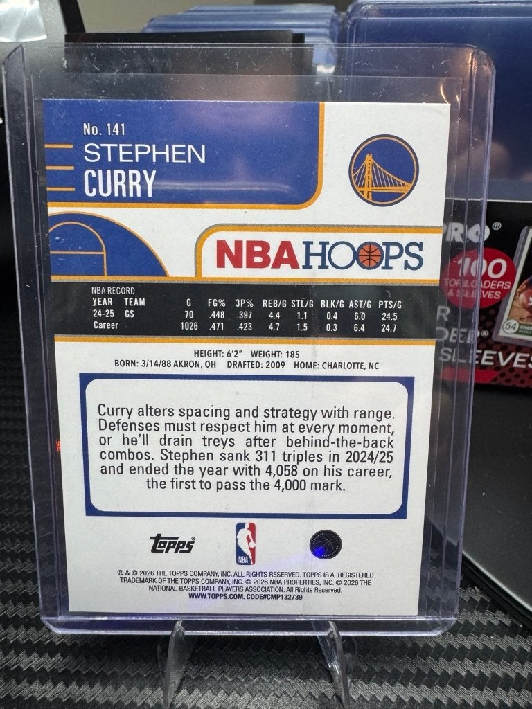 Stephen Curry #141 Holo Foil Topps NBA Hoops, Ophalen of Verzenden, Zo goed als nieuw, Plaatje