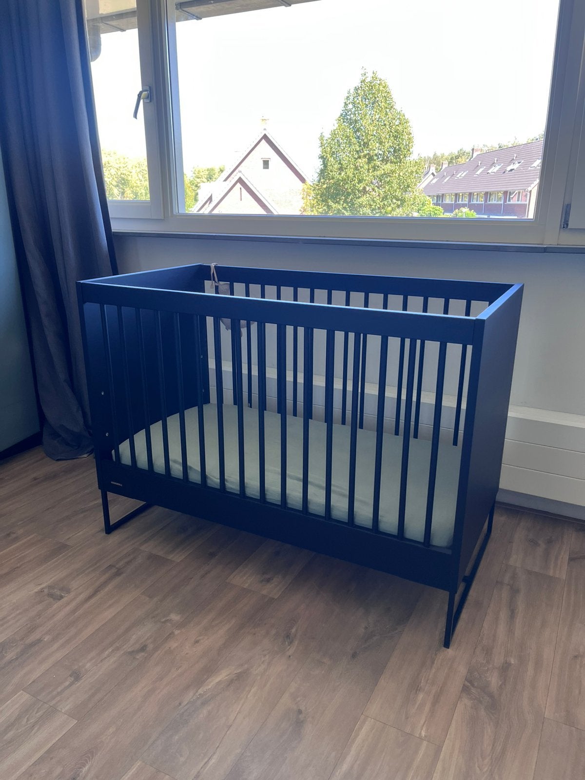 Ledikant Kidsmill zwart, Kinderen en Baby's, Ophalen, Zo goed als nieuw, Ledikant