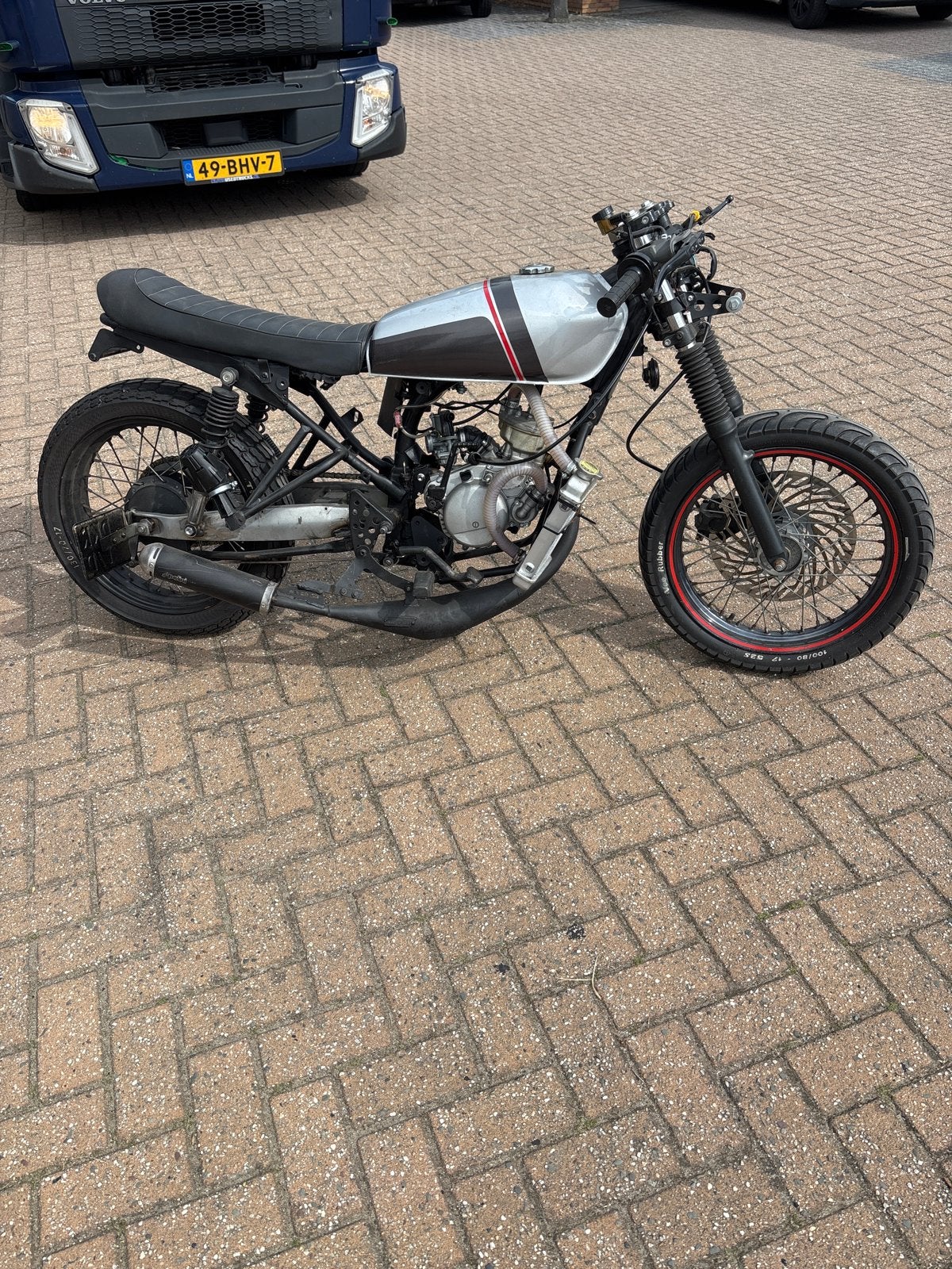 Unieke custom brommer - Cafe Racer/Scrambler stijl, Fietsen en Brommers, Ophalen of Verzenden, Gebruikt, Maximaal 45 km/u