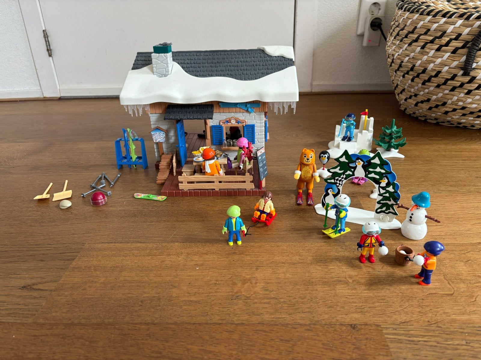 PLAYMOBIL Skihut, Skischool en Sneeuwballengevecht (9280, 92, Kinderen en Baby's, Speelgoed | Playmobil, Ophalen, Gebouw, Complete set