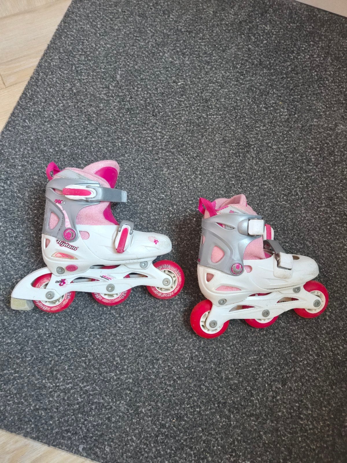 wit/roze Nijdam rolschaatsen/inline skates maat 27-30, Kinderen en Baby's, Speelgoed | Buiten | Rolschaatsen, Ophalen, Verstelbaar
