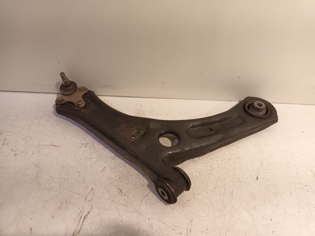Draagarm rechts voor Skoda Superb, Onderdelen@venauto.nl, Van der Ven Autorecycling B.V., Gebruikt, Ettenseweg 76, 4706 PB Roosendaal, The Netherlands