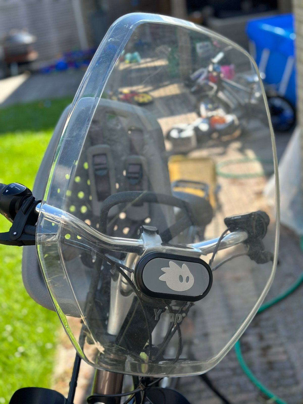 Yepp Mini Voorzitje met windscherm en extra beugel, Ophalen, Gebruikt, Voorzitje, Voetsteuntjes