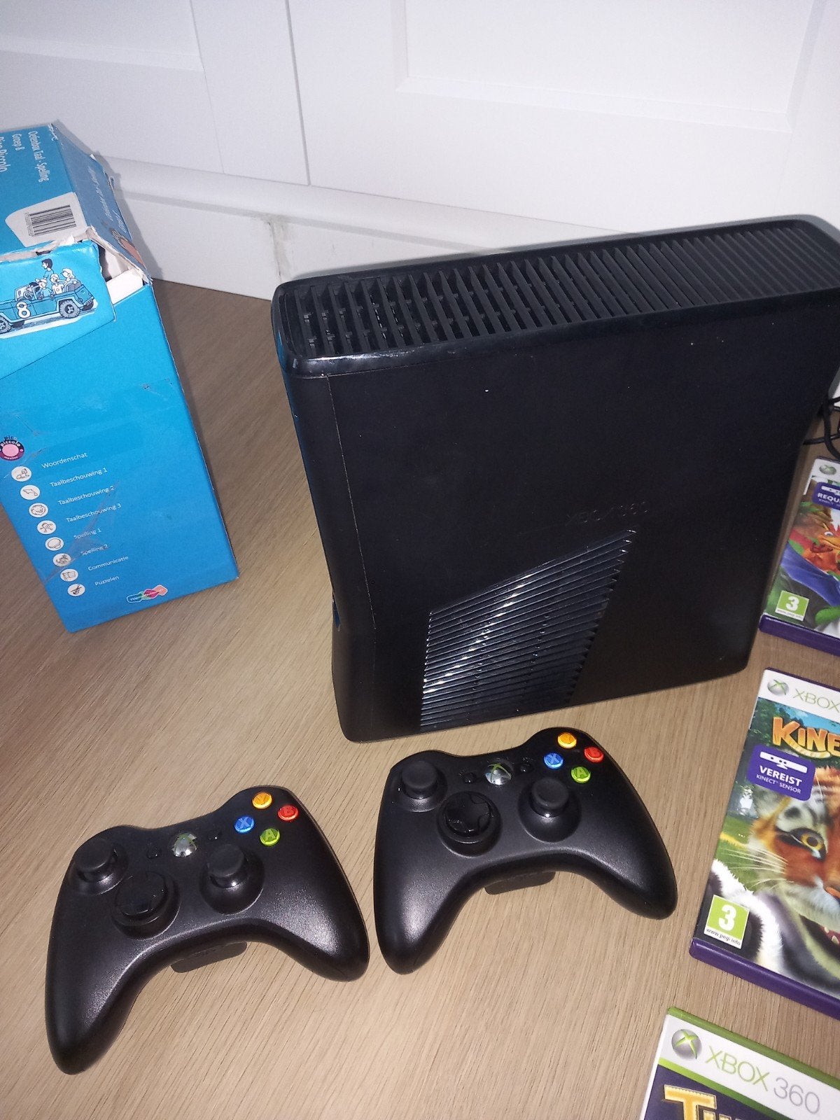Xbox 360 met Kinect, 2 controllers en 9 games, Ophalen, Overige genres, Zo goed als nieuw, Eén computer