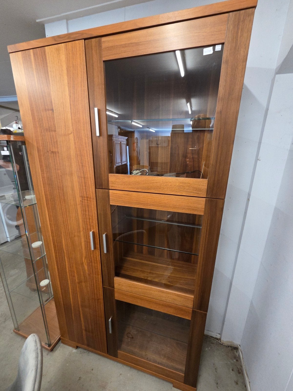 Vitrinekast hoogte 205cm breedte 108cm diepte 40cm, Ophalen, ., Complete sauna, .