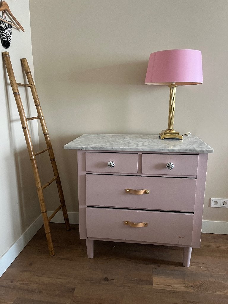 Vintage roze commode met marmer/dressior/ladekast