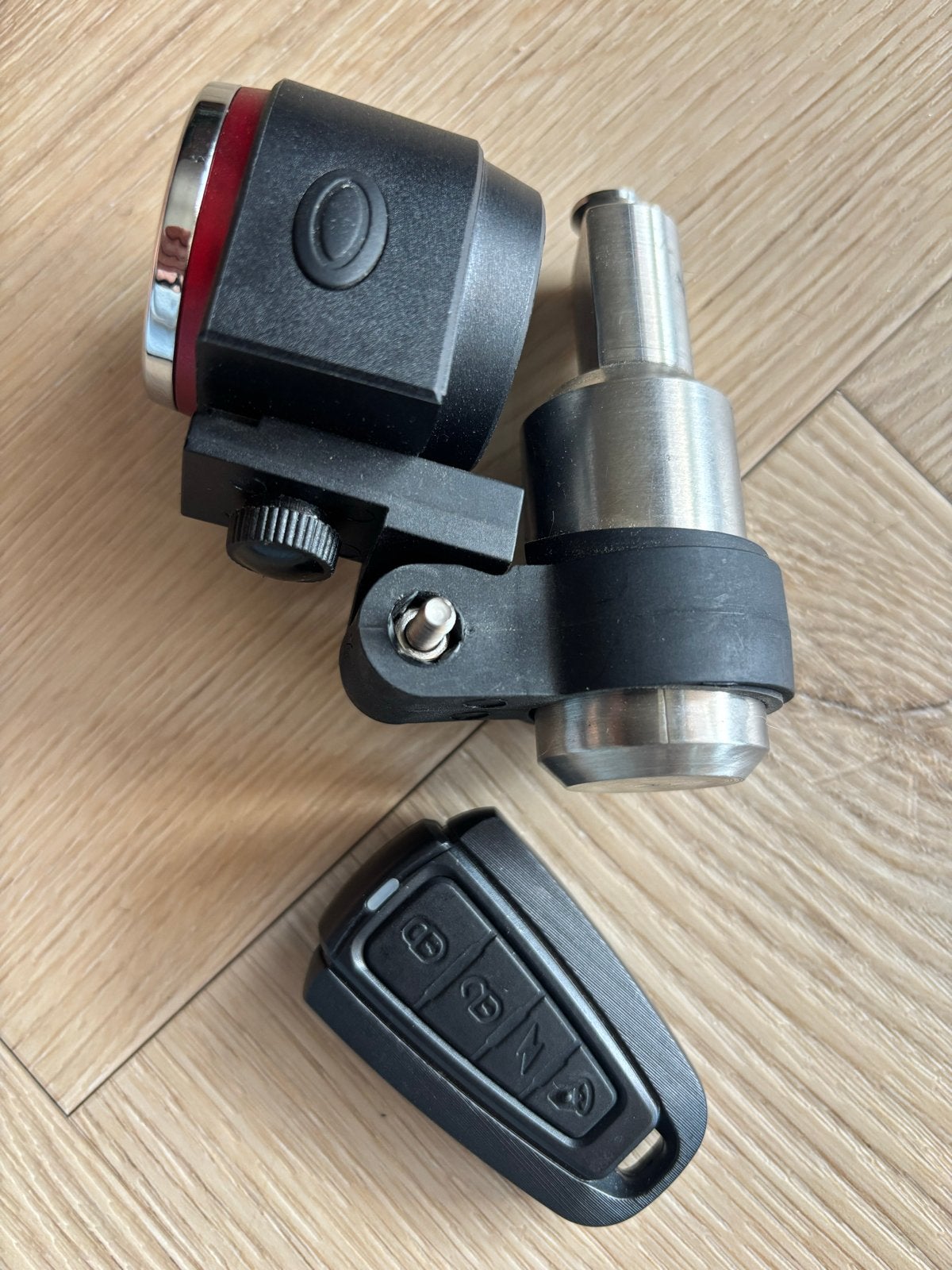 Fiets achterlicht met alarm en afstandsbediening, Achterlicht, Ophalen of Verzenden, Accu, Oplaadbaar