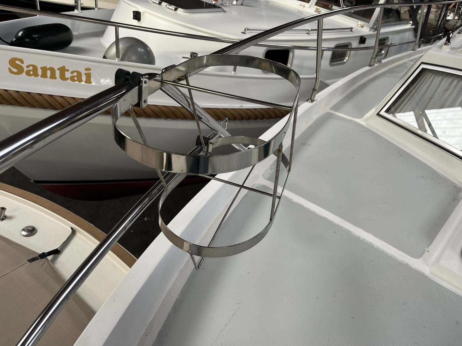 Twee RVS fenderhouders., Ophalen, Ankeren en Afmeren, Zeilboot of Motorboot
