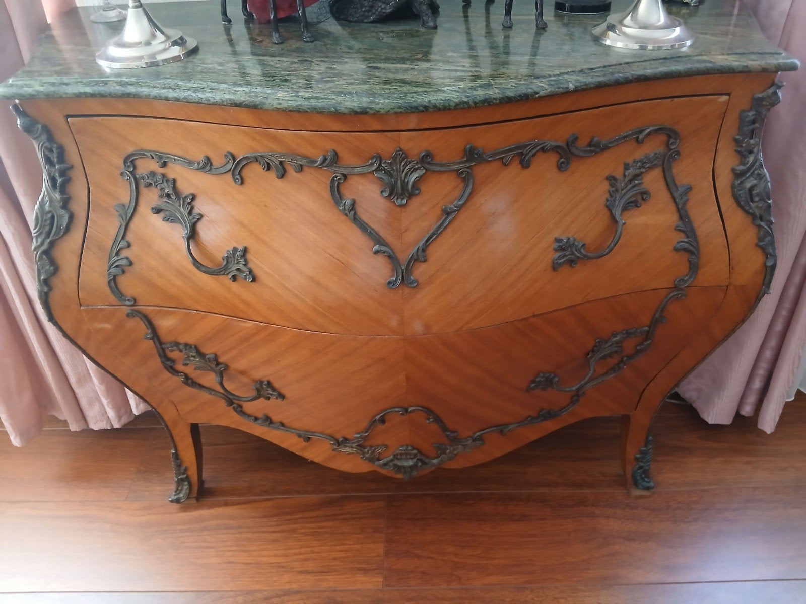 Franse stijl commode met groen marmeren blad en bronzen besl, Antiek en Kunst, Ophalen