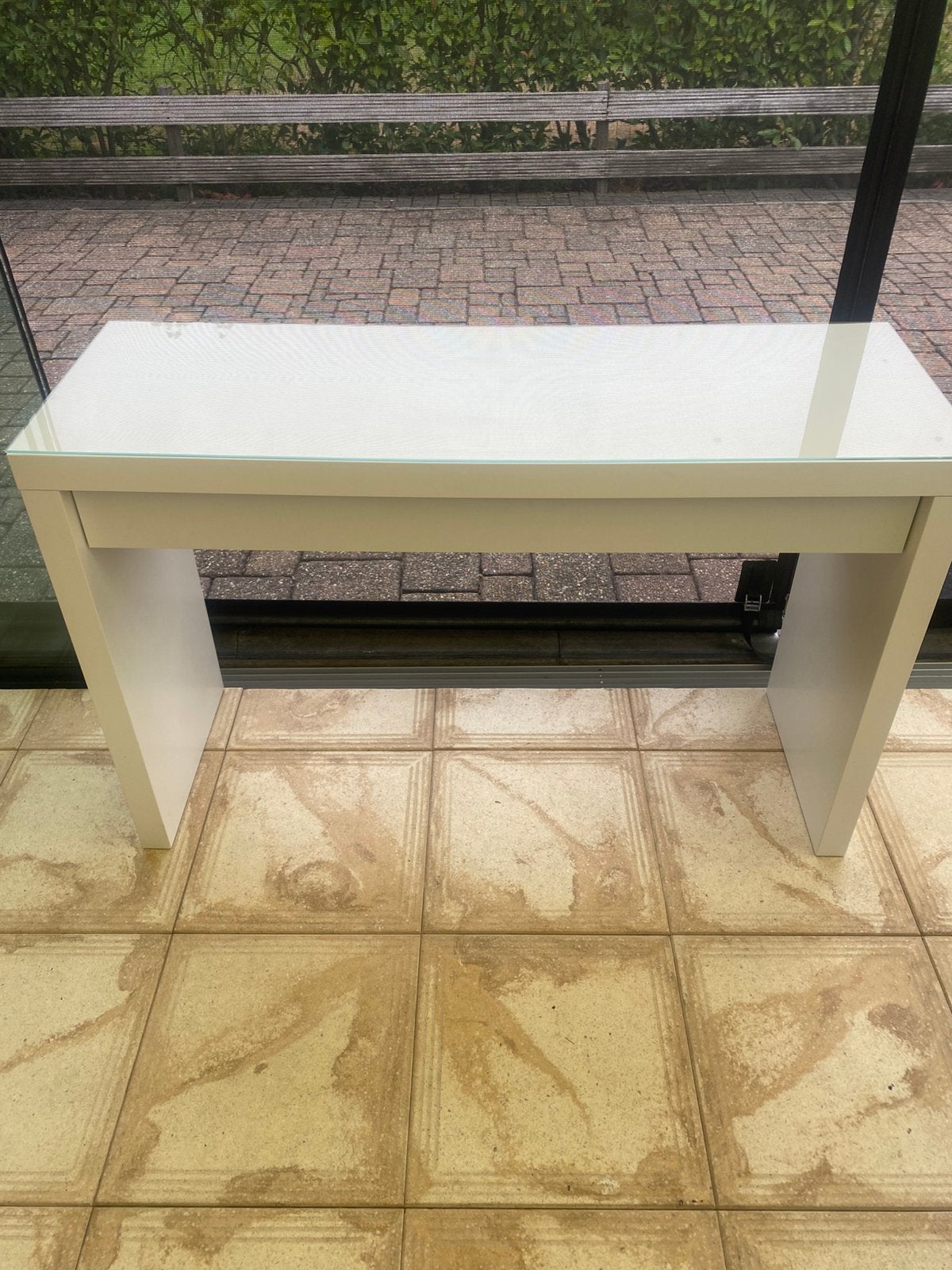 Kaptafel ikea wit met glasplaat, Huis en Inrichting, Tafels | Sidetables, Ophalen, 100 tot 150 cm, Zo goed als nieuw, 25 tot 50 cm