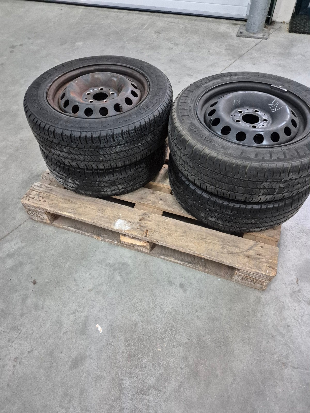 Te koop  195/65/16  4 xMichelen zomer banden, mercedes Vito, Ophalen of Verzenden