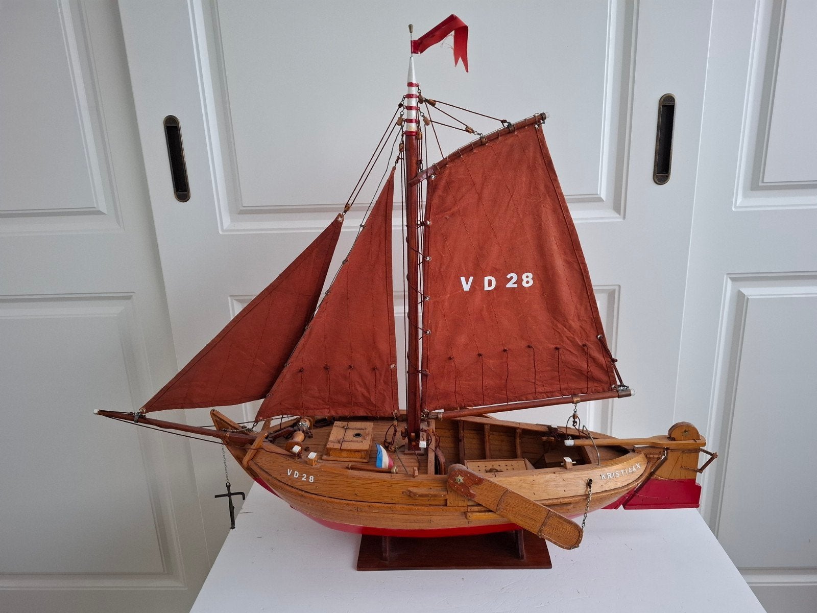houten scheepsmodel, opschrift VD Kristiaan 'Volendam', Ophalen
