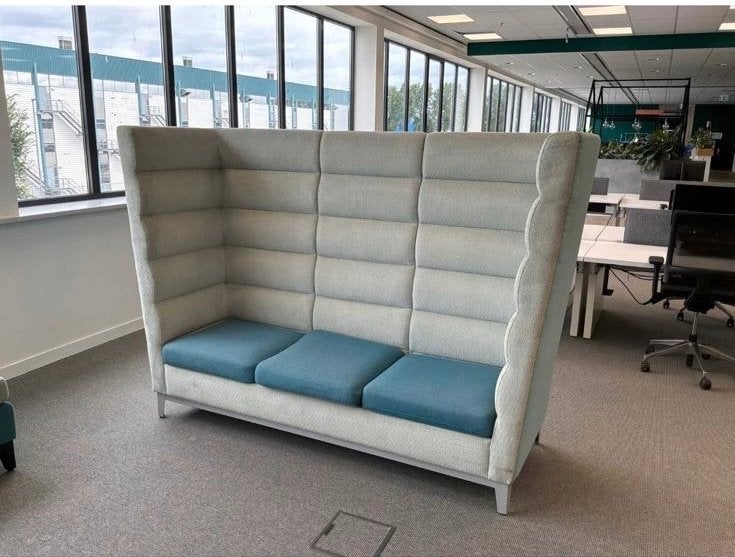 Stijlvolle akoestische sofa/bank voor kantoor of lounge, Ophalen, Driepersoons, 75 tot 100 cm, Zo goed als nieuw