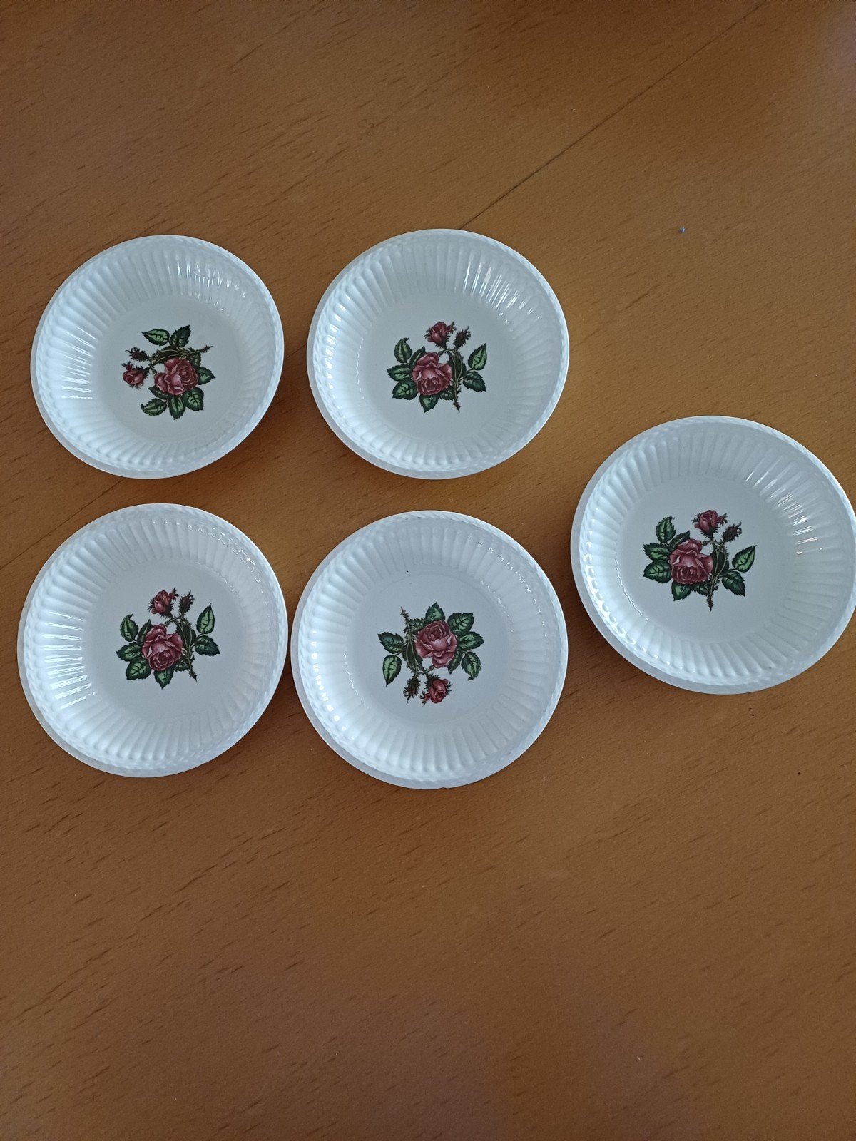 5 Wedgwood schaaltjes, Moss Rose, Ophalen of Verzenden, Porselein, Bord of Schaal
