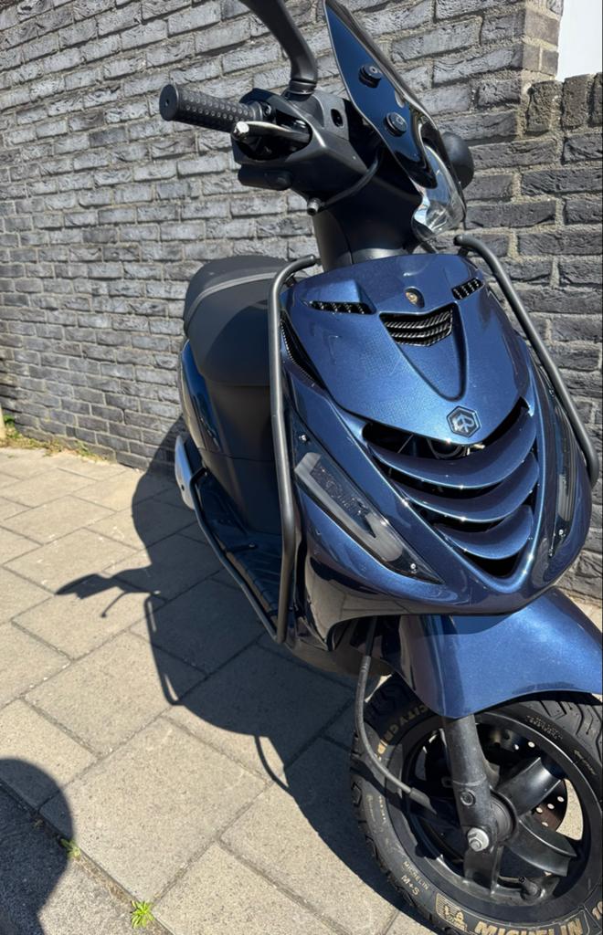 Zip 2T (2017) • Midnight Blue SP • Full Option • Sito Plus, Fietsen en Brommers, Scooters | Piaggio, Zo goed als nieuw, Zip, Benzine