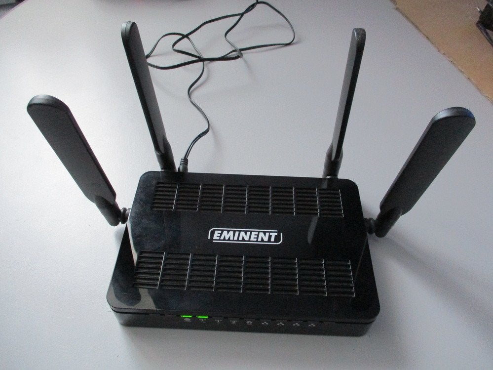 Eminent EM4720 WiFi dualband Gigabit router AC1750, Computers en Software, Ophalen of Verzenden, Zo goed als nieuw, Router, Eminent