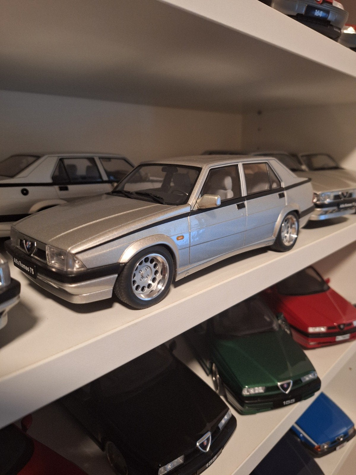 Triple9 Alfa Romeo 75 Twin Spark Facelift schaalmodel, Hobby en Vrije tijd, Ophalen of Verzenden