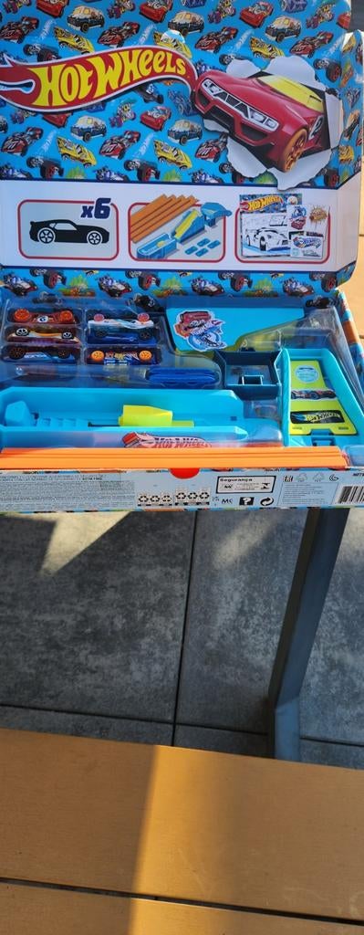 Hot Wheels Baan Compleet met Auto's - HW Celebration Box, Ophalen of Verzenden, Zo goed als nieuw