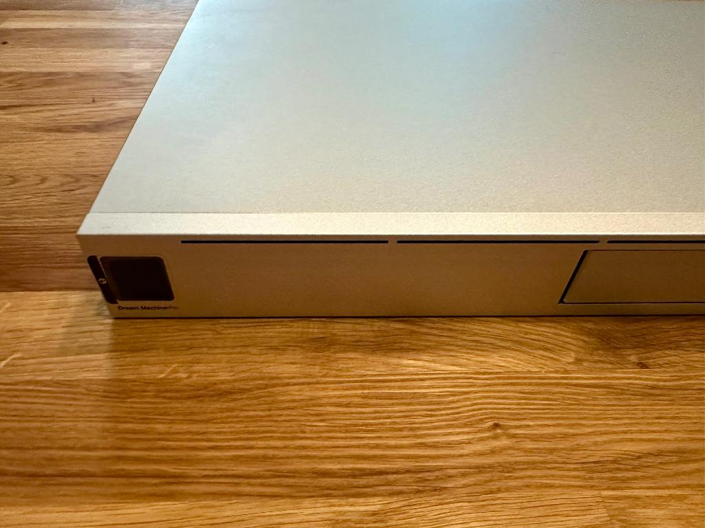 Unifi Dream Machine Pro, Ophalen of Verzenden, Zo goed als nieuw, Router, Ubiquiti Networks