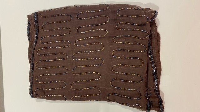 Bruine foulard met pareltjes, Ophalen of Verzenden, Zo goed als nieuw, Sjaal