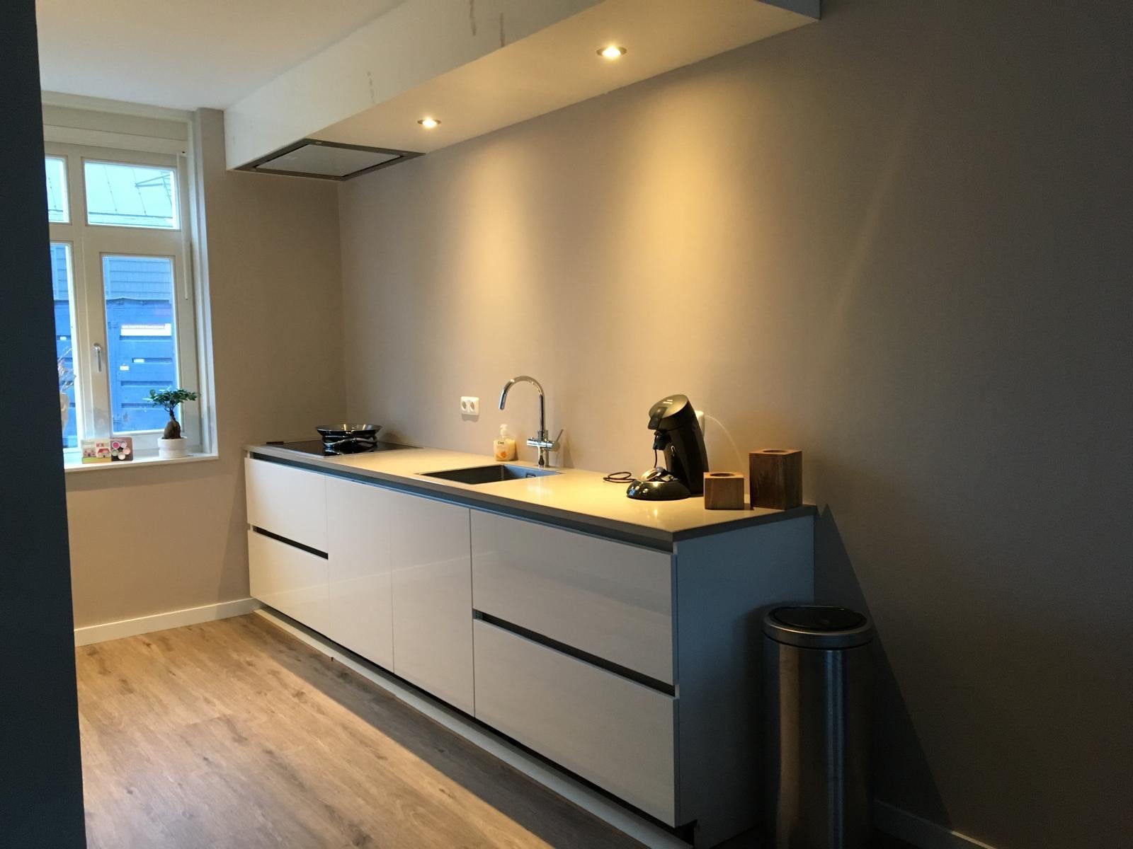 Complete keuken met Siemens apparatuur, Ophalen, Zo goed als nieuw, Wit, Dubbelwandige keuken