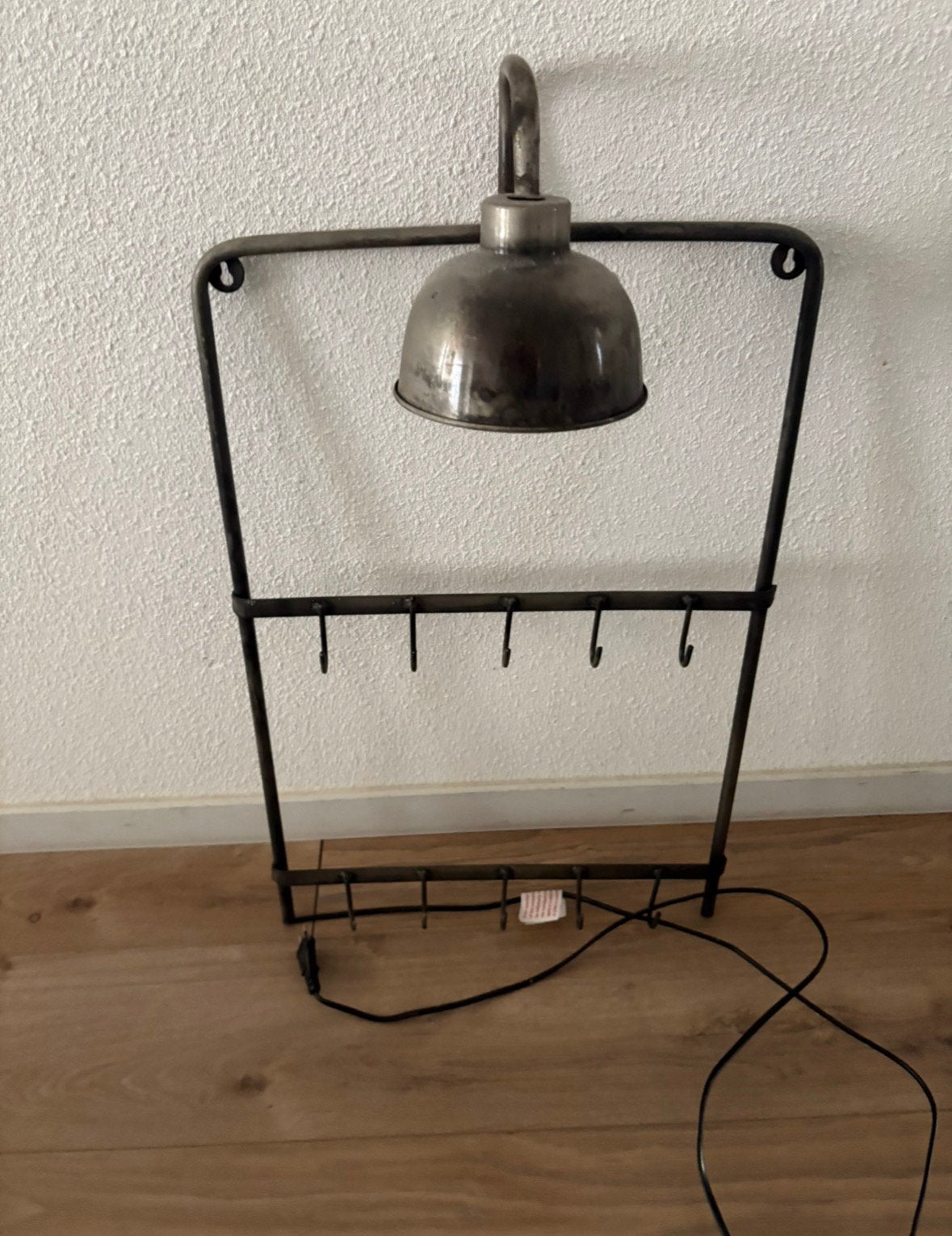 industriële kapstok met lamp., Huis en Inrichting, Woonaccessoires | Etagères, Ophalen, Gebruikt, Met ophangsysteem, Metaal