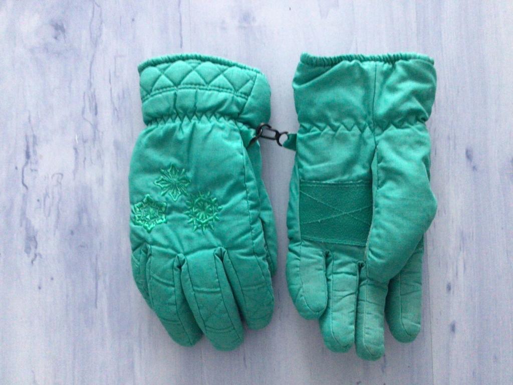 Groene handschoenen maat 8 - Polyester/Katoen, Ophalen of Verzenden, Zo goed als nieuw, Jongen of Meisje, Handschoenen