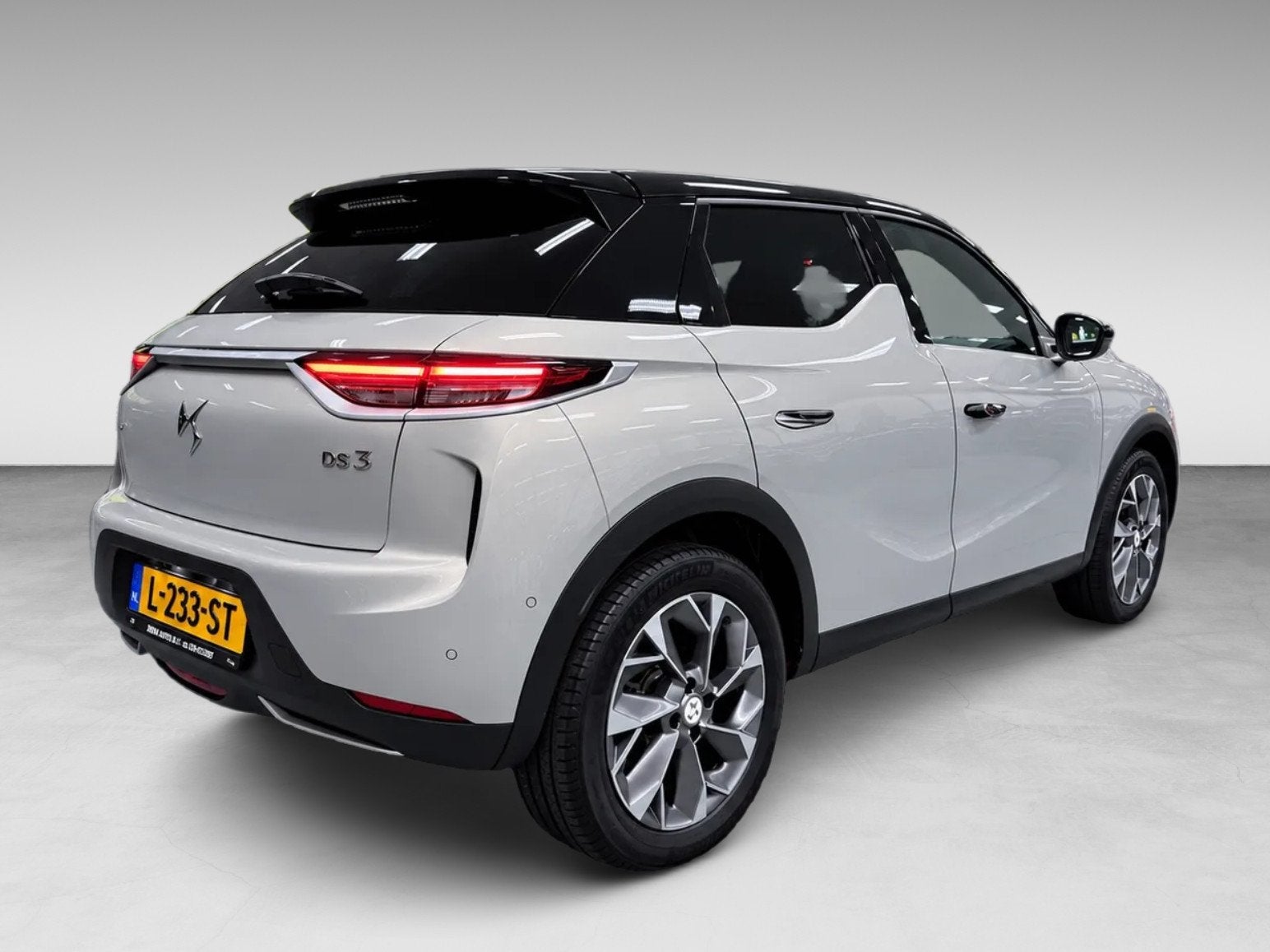 DS 3 Crossback E-Tense Grand Chic 50 kWh LEDER/NAVI/CAM/DAB/, Dealer onderhouden, 136 pk, Gebruikt, Zwart