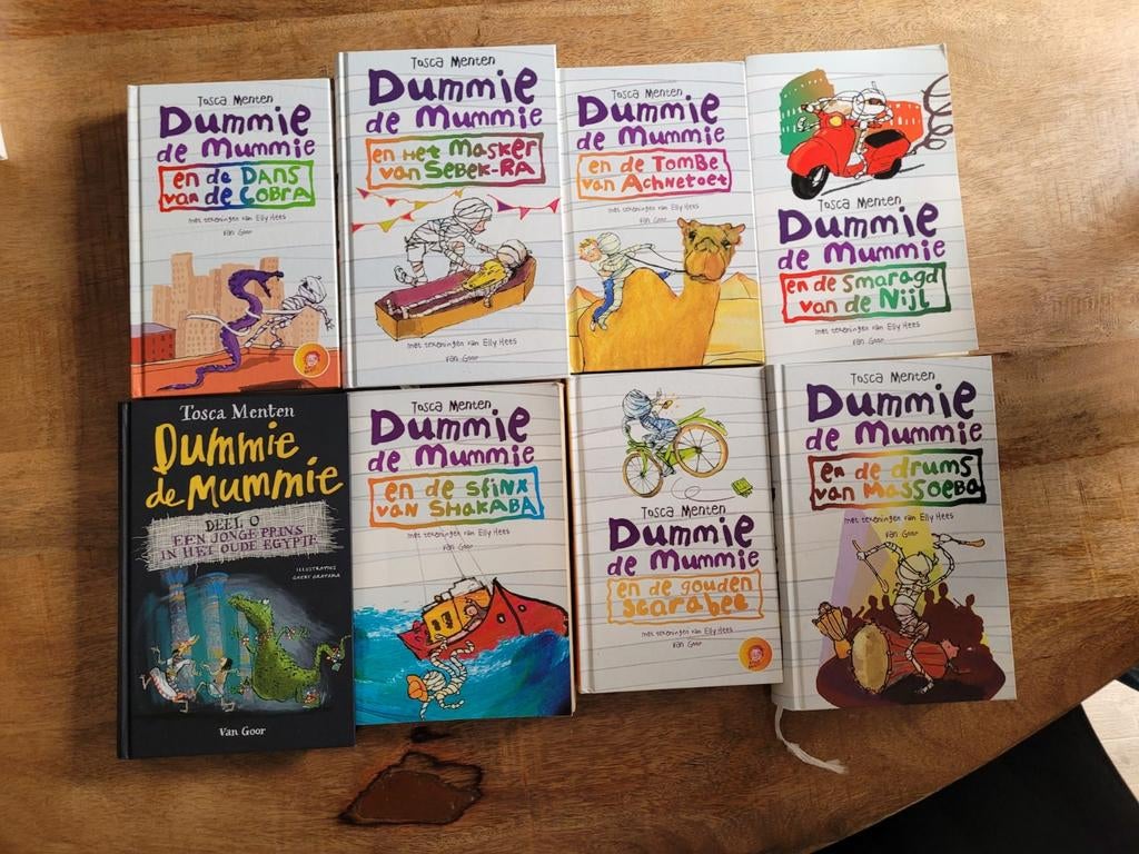 8 boeken van Dummie de mummie, Boeken, Ophalen of Verzenden, Zo goed als nieuw, Fictie algemeen