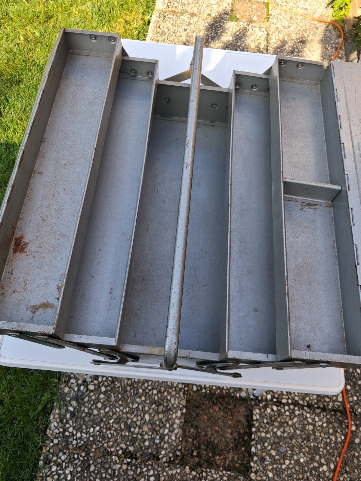 metalen gereedschapskist, Ophalen