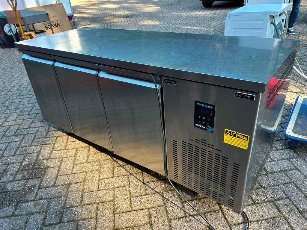3 deurs koelwerkbank 230V, Zakelijke goederen, Horeca | Keukenapparatuur, Ophalen, Gebruikt, Koelen en Vriezen