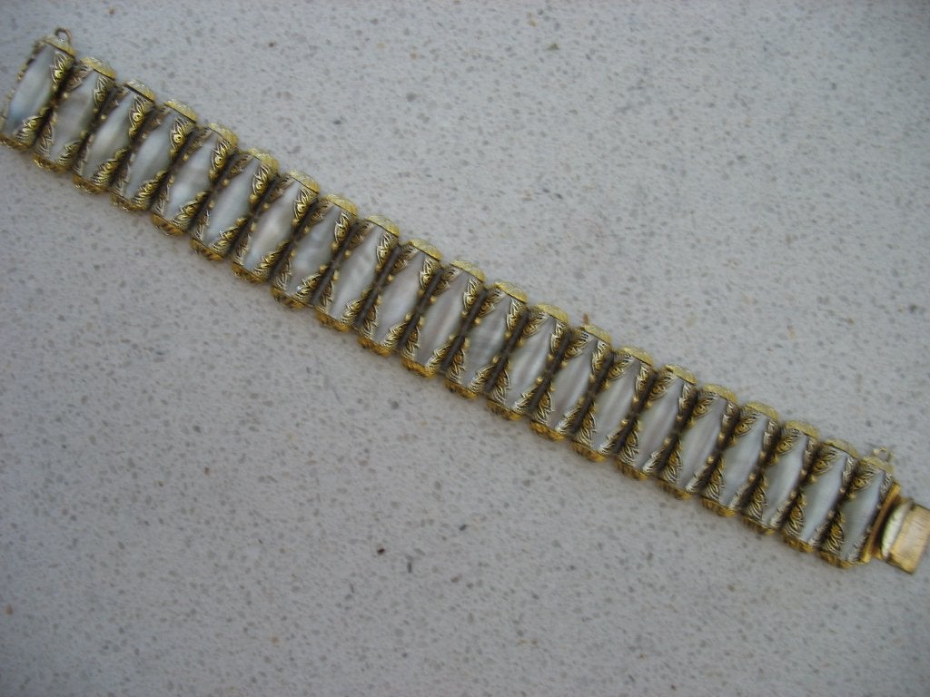 Armband Damascene Toledo Goltone Melkwit Cabochon Vintage, Ophalen of Verzenden, Overige materialen, Armband, Verguld