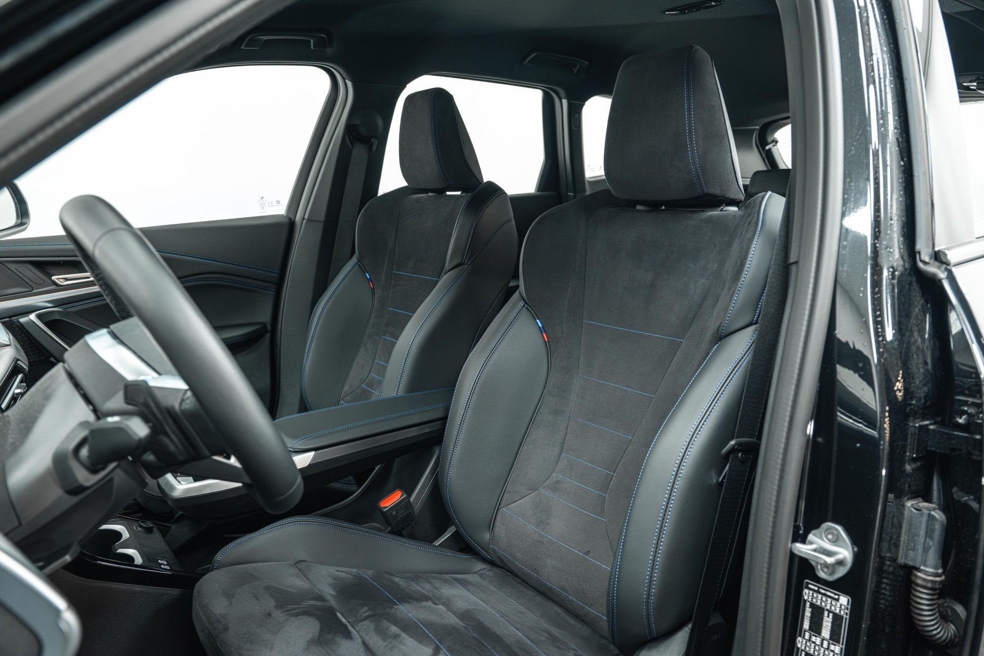 BMW X1 sDrive18i M Sport Automaat / Sportstoelen / Achteruit, Auto's, Dealer onderhouden, 136 pk, Gebruikt, Zwart