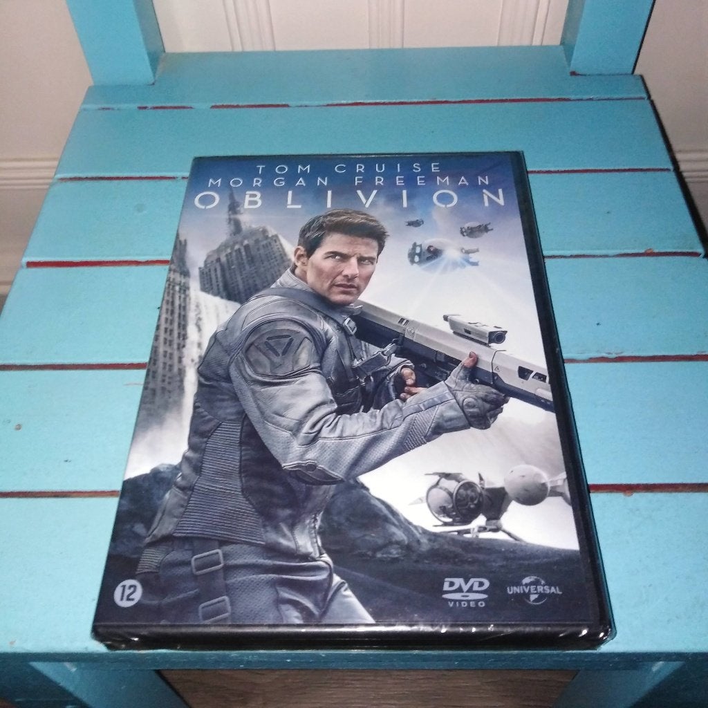 Oblivion dvd met Tom Cruise en Morgan Freeman, Vanaf 12 jaar, Ophalen, Gebruikt, Science Fiction