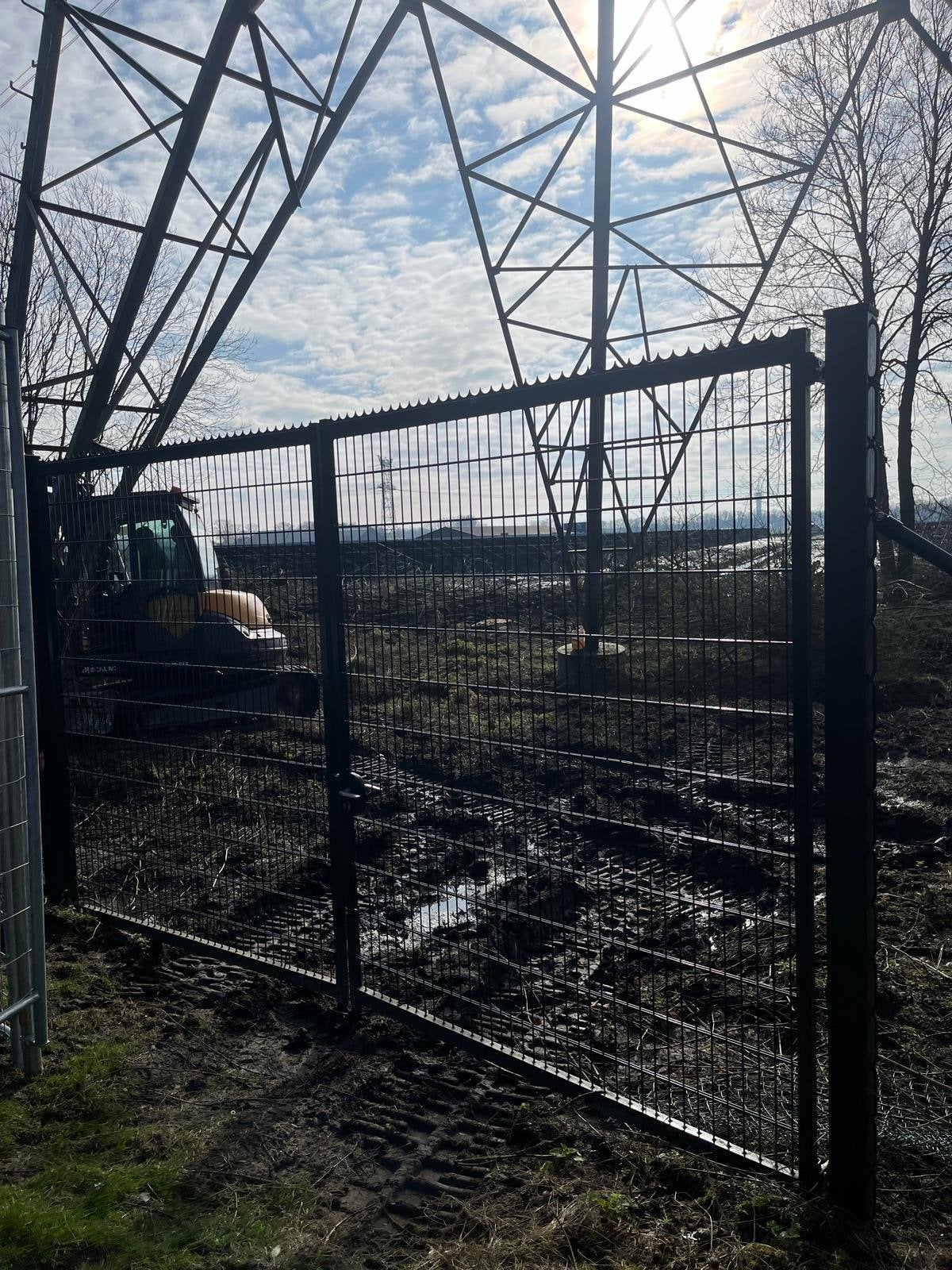 Dubbelstaafmat Poort 2.5m hoog, 4m doorgang, z.g.a.n., Met poort, Dubbelstaafmat hekwerk, Ophalen of Verzenden, Zo goed als nieuw