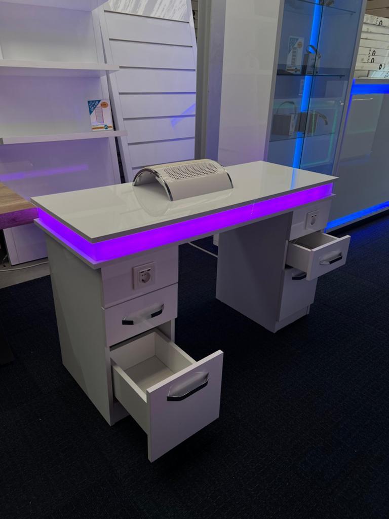 MOOI MANICURE TAFEL, Ophalen